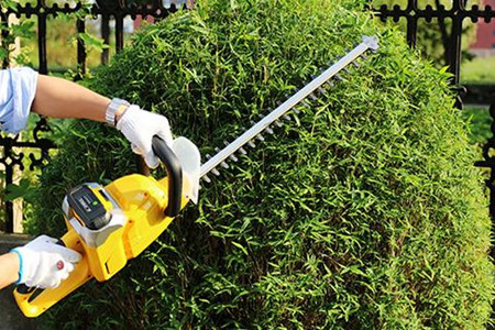 綠籬修剪機刀片應該如何更換？